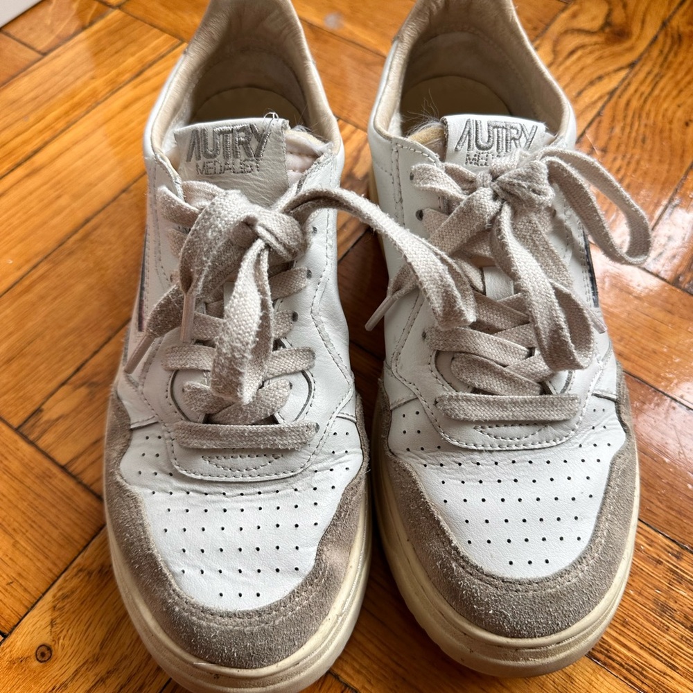 Autry Women's White and Gray Sneakers